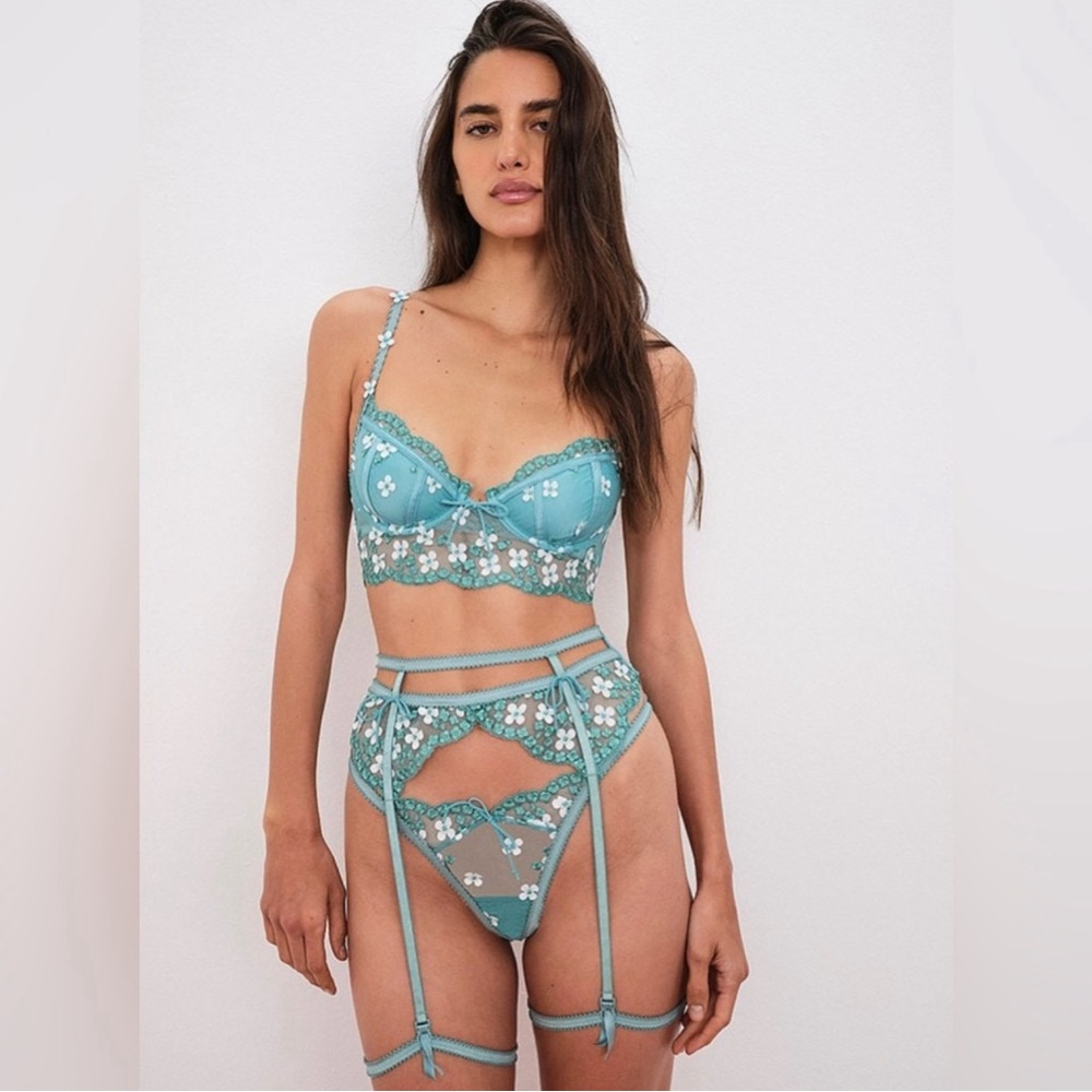 love for lemons daisy lace long line Bra